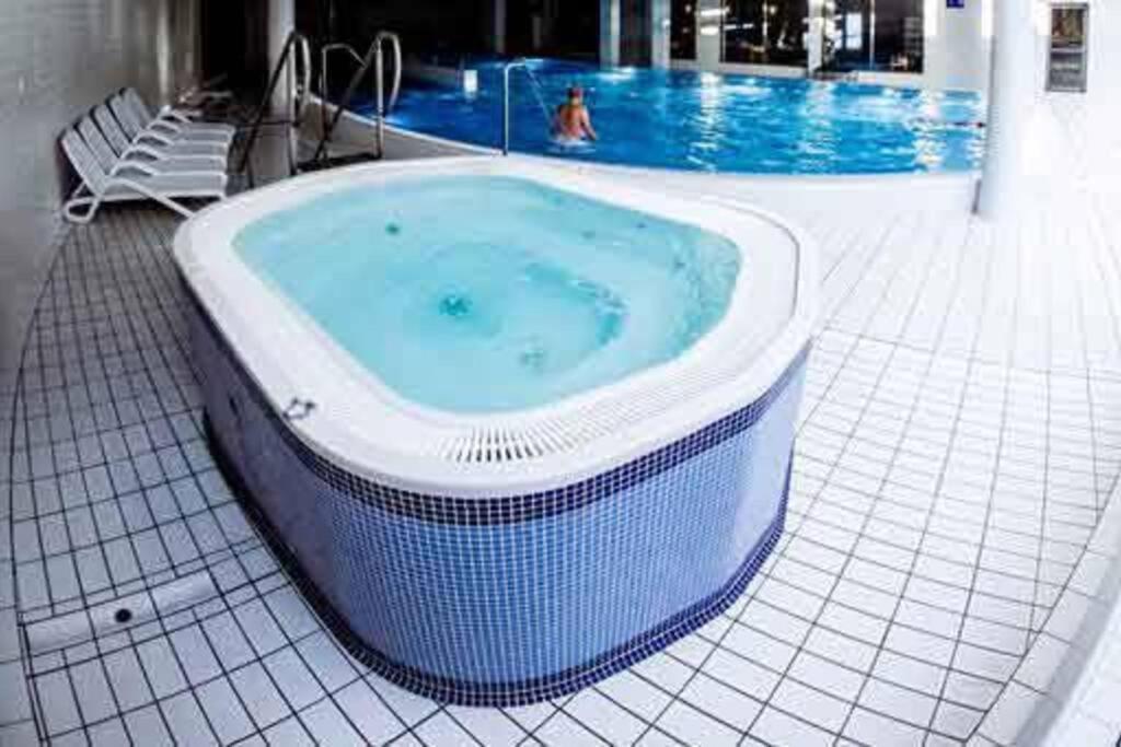 Premium Apartment For Old Town & Jewish Quarter - Balcony Plus Pool Onsite คราคูฟ ภายนอก รูปภาพ